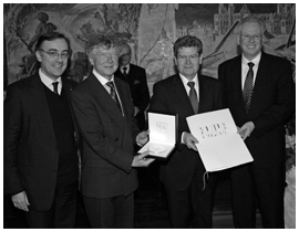 Die Verleihung der Urkunde